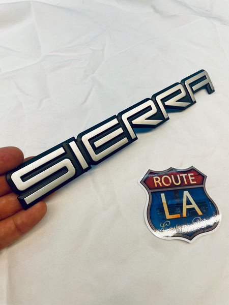 "SIERRA" TAILGATE EMBLEM